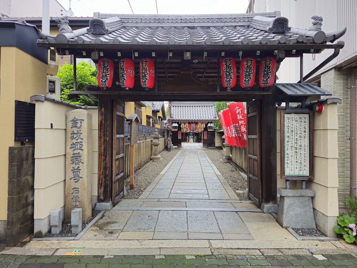釘抜地蔵（石像寺）