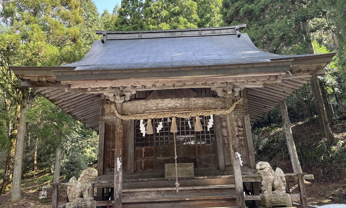 北村神社（鳥取県鳥取市河原町北村）の歴史と御祭神
