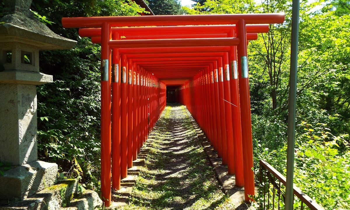 稲荷神社（長野県佐久市臼田字城山）