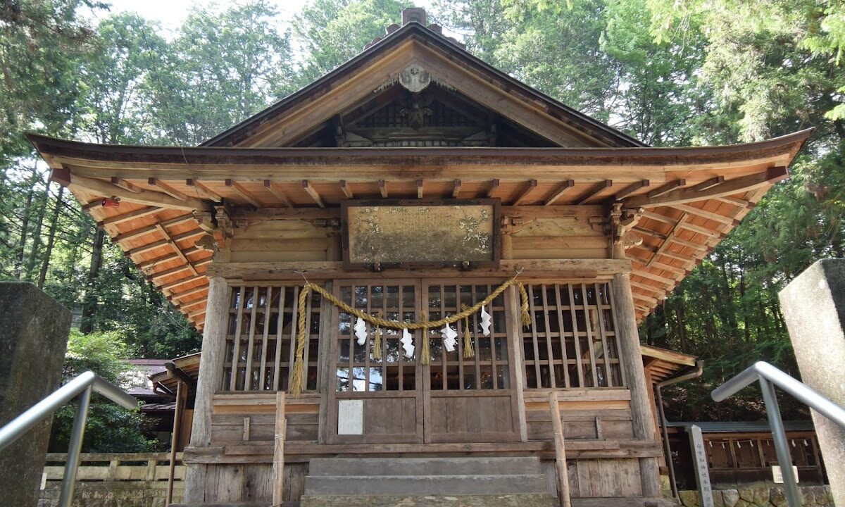 Anbuchi Shrine (Achi Village, Nagano Prefecture)
