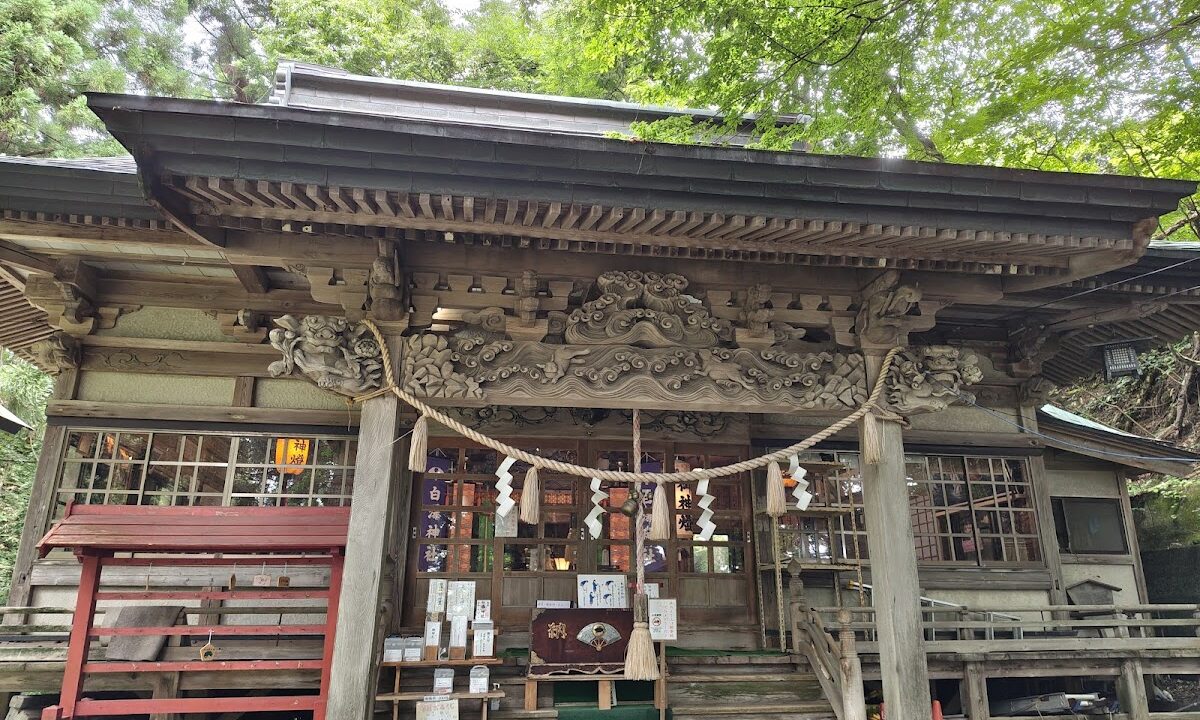 Shirataki Shrine (Akita Prefecture)