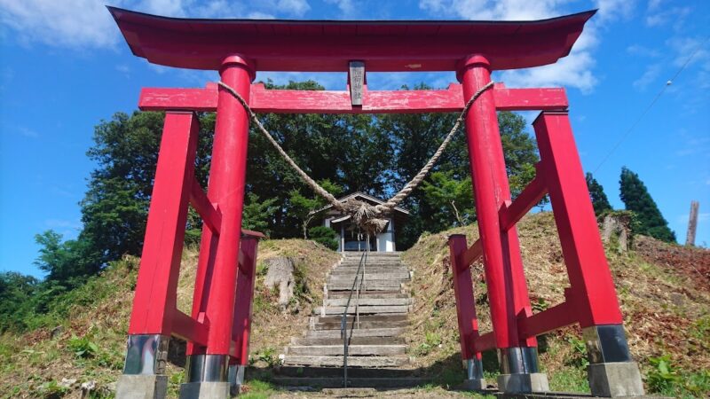 稲荷神社(秋田県大館市商人留字完ケ森)の詳細情報と歴史・アクセスガイド