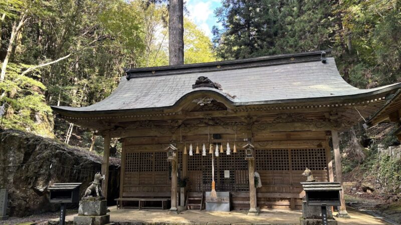 岩上神社（兵庫県宍粟市山崎町梯）