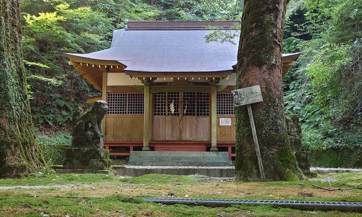 白山神社（佐贺县佐贺市富士町关谷）