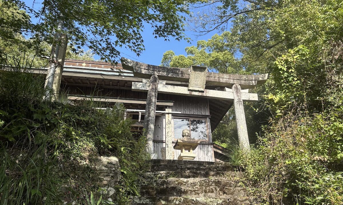 Kuroiwa Shrine (Tokushima City, Tokushima Prefecture)