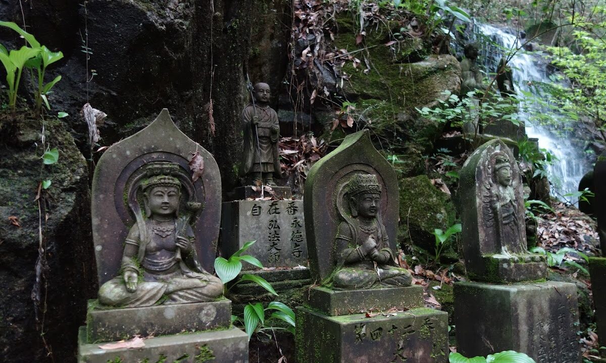 行心寺（宫崎县甲汤郡角野町）
