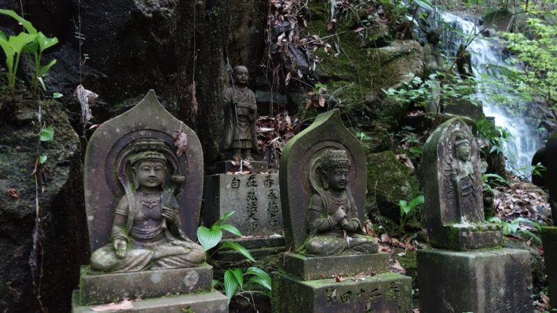 行真寺（宮崎県児湯郡都農町）
