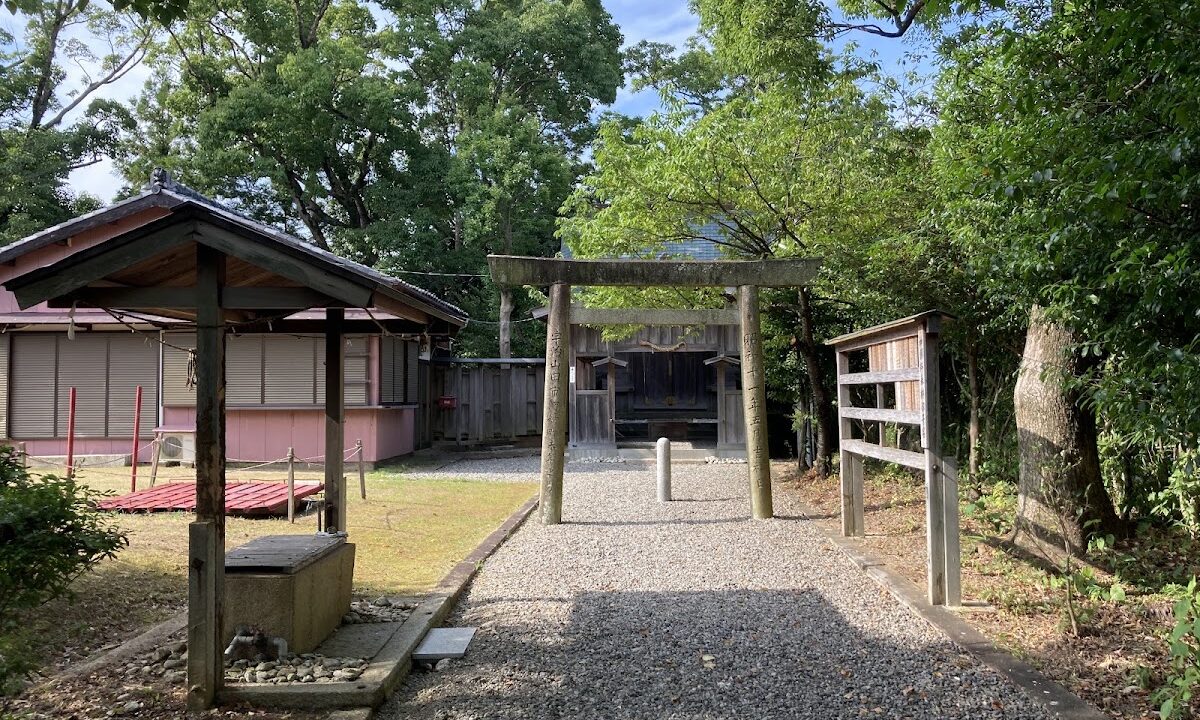 Kotohira Shrine and Kami-Ochikaya Shrine (Ise City, Mie Prefecture)