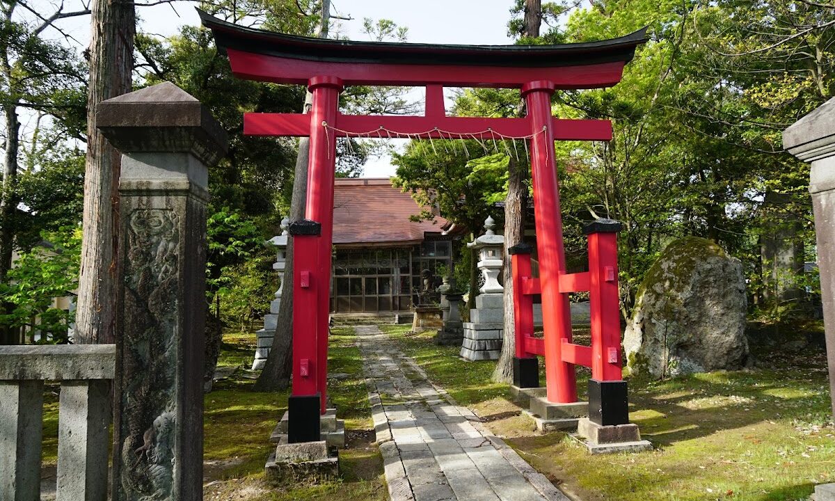 Tata Shrine (Kashiwazaki City, Niigata Prefecture)