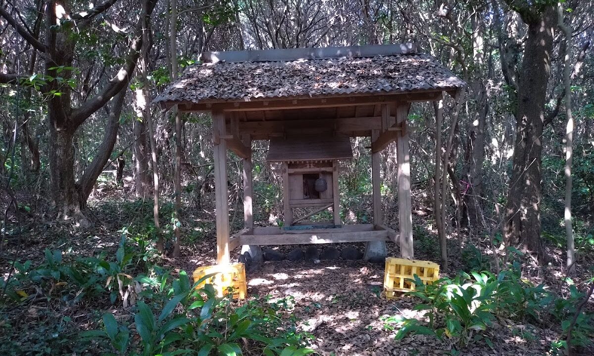 火戸寄神社（東京都三宅島）