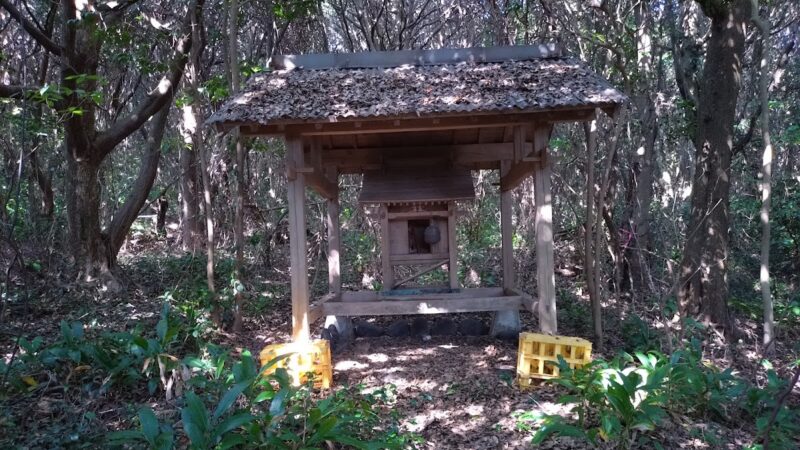 火戸寄神社（東京都三宅島）