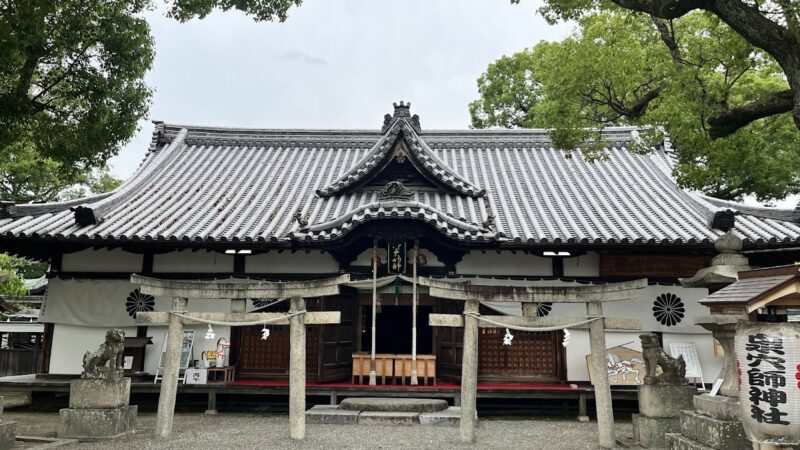 泉穴師神社